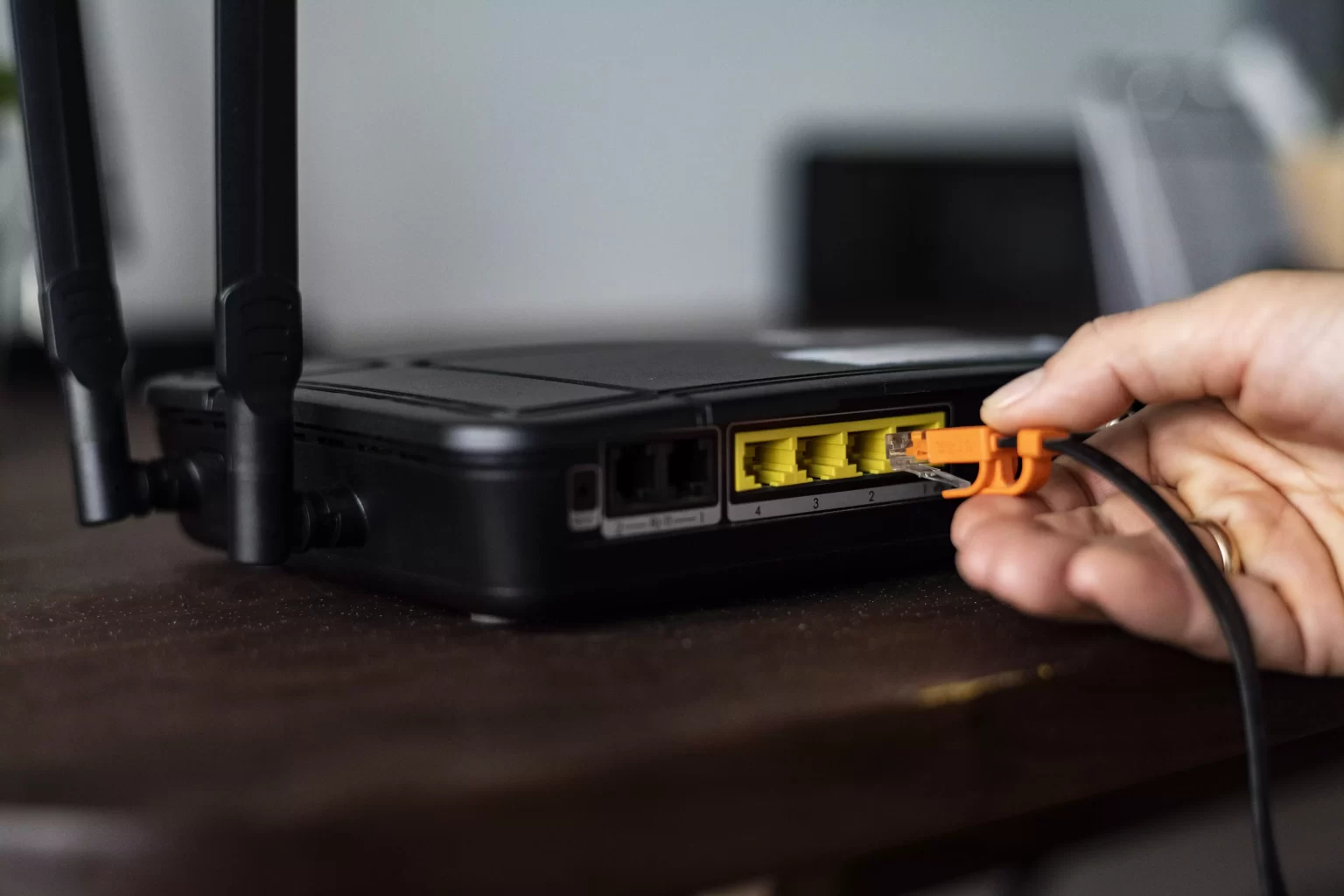L’Internet en Tunisie : Débit et Tarifs Comparés aux Pays Émergents L’Internet en Tunisie Débit et Tarifs Comparés aux Pays Émergents
